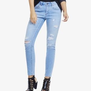 Two By Vince Camuto Light Wash Distressed Skinny Jeans Size 29/8 NWOT
